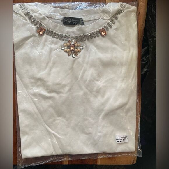 On Twelfth White t shirt with stones on the neck New - Picture 4 of 8